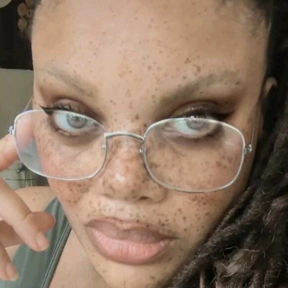 Meet your Posher, Hunny - Picture 1 of 2